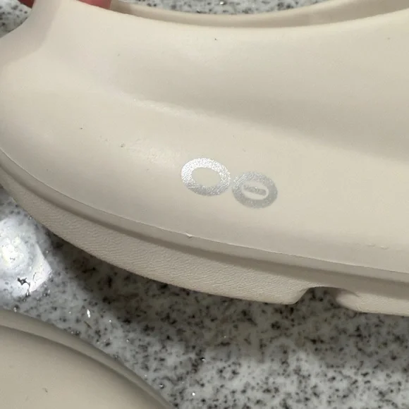 OOFOS OOYEAH Slide Sandal, Chalk - Picture 4 of 5